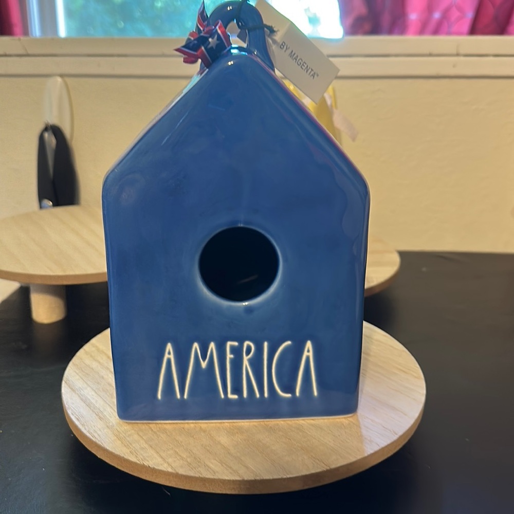 LIKE NEW Rae Dunn “America” Bird House